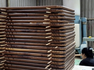 Tham khảo mẫu gương khung gỗ body có chân hiện đại