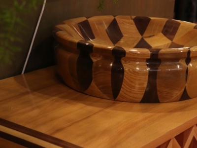 Cách bảo quản và vệ sinh tủ gỗ tự nhiên trong môi trường ẩm ướt