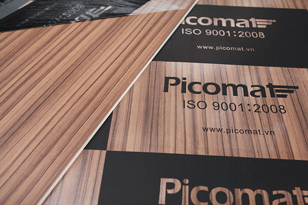 tam-van-nhua-picomat-phu-be-mat-van-pvc